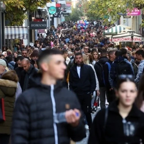 "Δειλά σημάδια αισιοδοξίας" στην κατανάλωση - Ανοικτά τα καταστήματα σήμερα, σε ρυθμούς εορταστικού ωραρίου η αγορά