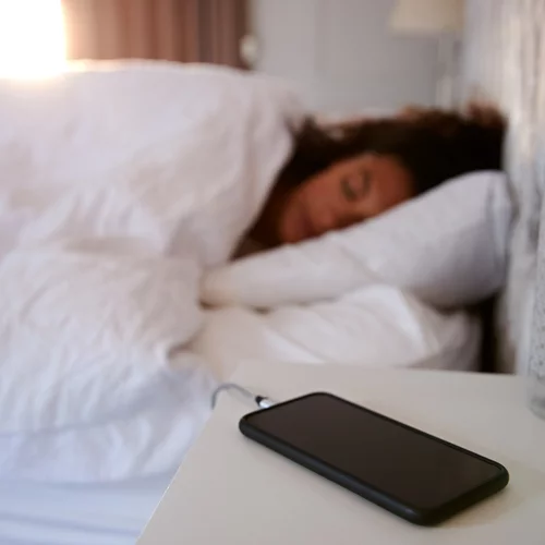 Πόση ώρα πριν τον ύπνο να σταματήσεις να πίνεις νερό (και πόσο επιτρέπεται να πιεις κατά τη διάρκεια της νύχτας);