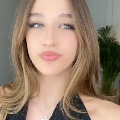 "Μα πόσο πανέμορφη" | Η Αναστασία Ρουβά τραγουδά Άννα Βίσση και η ομορφιά της ενθουσιάζει τους followers