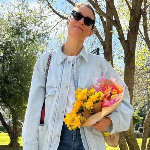 Η Βίκυ Καγιά δημιούργησε ένα άκρως ανοιξιάτικο look με την αγαπημένη τάση των celebrities και top models