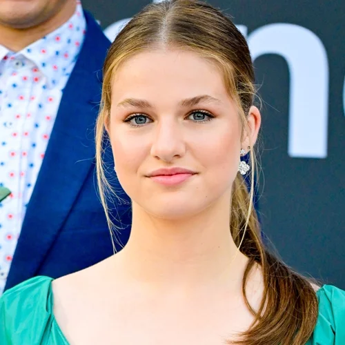 Πριγκίπισσα Leonor | Το πρώτο πορτρέτο της με στρατιωτική στολή και οι αντιδράσεις