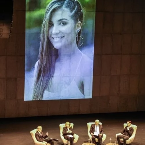 Στην παρουσίαση βιβλίου-λευκώματος στη μνήμη της Εριέττας Μόλχο, που έχασε την ζωή της στο δυστύχημα των Τεμπών, παρέστη η ΠτΔ