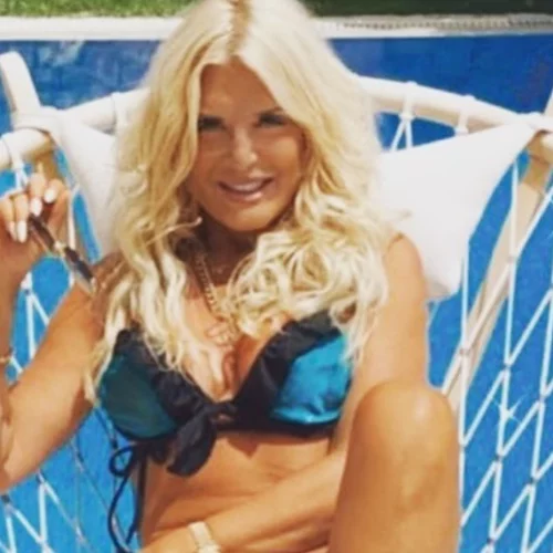 Μαρίνα Πατούλη | Ποζάρει με μπικίνι στα 53 και εντυπωσιάζει