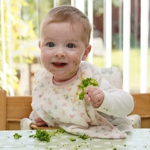Baby led weaning | Τι πρέπει να προσέχουν οι γονείς σύμφωνα με την παιδίατρο