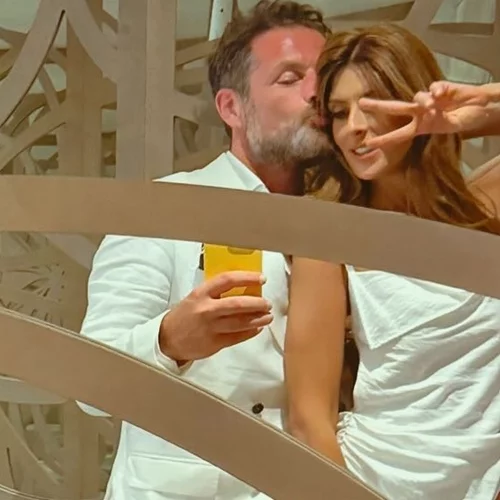 Ανθή Σαλαγκούδη και Κοσμάς Κουμιανός full in love | Ποζάρουν με τα μαγιό τους αγκαλιά