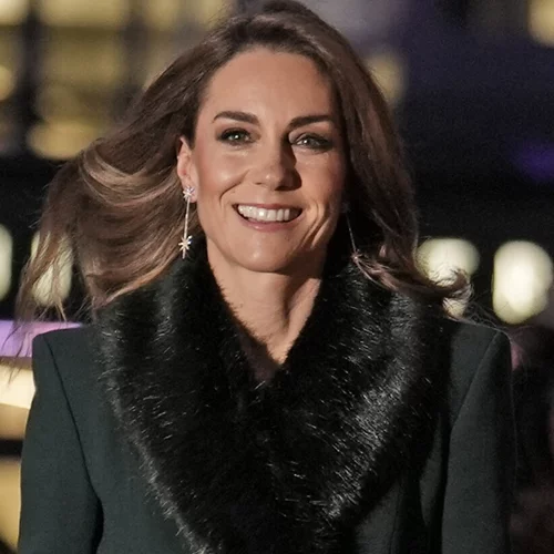 Η Kate Middleton εμφανίστηκε με το απόλυτο festive look στο Together At Christmas