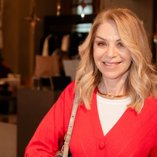 Έλλη Στάη | Με casual chic εμφάνιση σε γιορτινό event στο κέντρο της Αθήνας