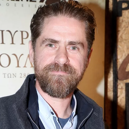 Ο Δημήτρης Λάλος κάνει γιόγκα και εντυπωσιάζει