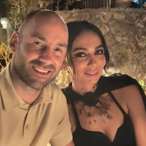 Ολυμπία Χοψονίδου & Βασίλης Σπανούλης | Η φωτογραφία με τα έξι παιδιά τους - Ντύθηκαν ασορτί