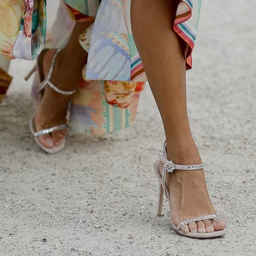 Πεντικιούρ | 5 χρώματα που θα κάνουν την εμφάνισή σου να δείχνει πιο "ακριβή"