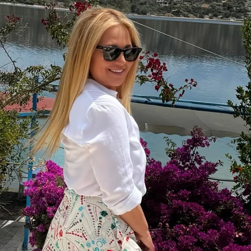 Η Νάνσυ Ζαμπέτογλου με το item που δεν πρέπει να λείπει από τη βαλίτσα των διακοπών σου