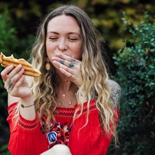 Δέκα υγιεινά σνακ που μπορείς να έχεις στην τσάντα σου όταν ταξιδεύεις