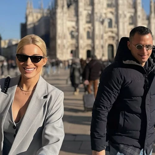 Ερωτευμένοι στο Μιλάνο | Το φιλί της Κατερίνας Καινούργιου στον σύντροφό της, Πάνο Κουτσουμπή