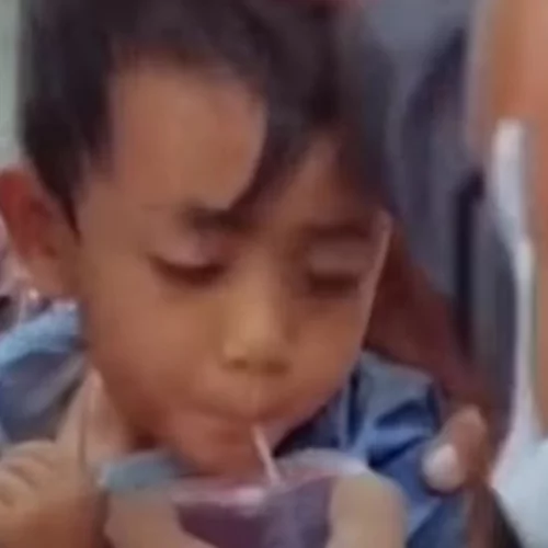 "Θαύμα" στην Ινδονησία | Αγοράκι 6 ετών ανασύρθηκε ζωντανό από τα συντρίμμια 2 ημέρες μετά τον σεισμό [βίντεο]