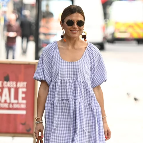 Τα smock φορέματα έχουν ακόμα την έγκριση των fashionistas