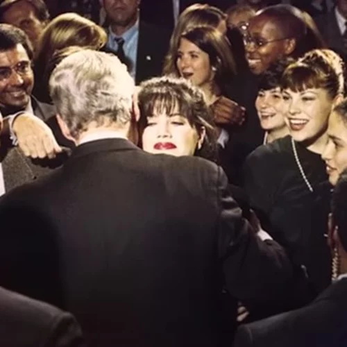 Monica Lewinsky: Η πιο "σκανδαλώδης" γυναίκα των ΗΠΑ στα 48 της, είναι πιο όμορφη από ποτέ