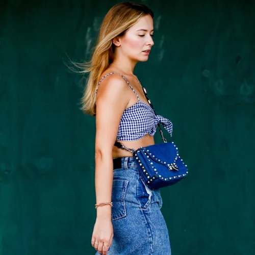 Street style | Συγκεντρώσαμε τις ωραιότερες denim mini φούστες για τη φετινή άνοιξη