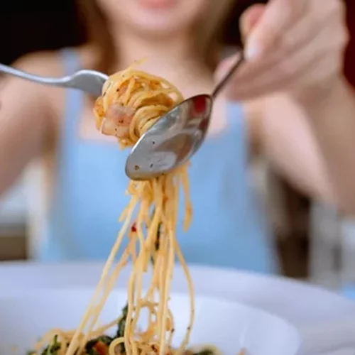 Παχαίνουν τα ζυμαρικά; Πώς να τα καταναλώνω σωστά και μερικές light συνταγές