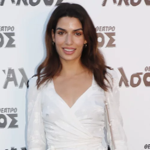 10 κομμάτια που δεν πρέπει να λείπουν από τη βαλίτσα των διακοπών σου σύμφωνα με το στιλ της Τόνιας Σωτηροπούλου