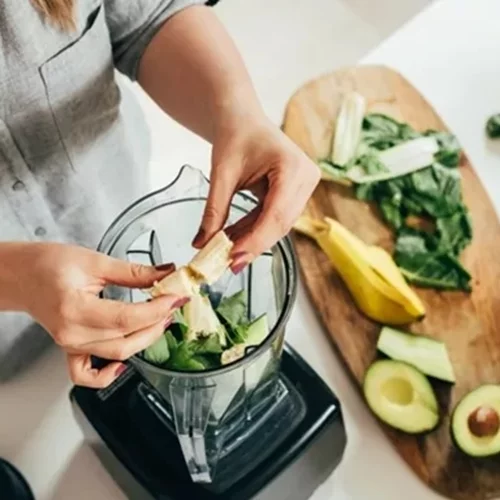 Τι να προσθέσεις στα smoothies για να γίνουν πιο χορταστικά
