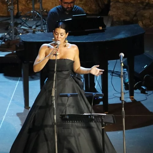 Η Μαρία Κορινθίου φωτογραφίζεται μαζί με την 14χρονη κόρη της | Πόσο μεγάλωσε η Ισμήνη Αϊβάζη