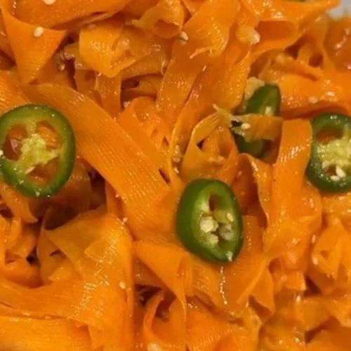 Φάε τη ρετινόλη σου | Η viral σαλάτα με καρότα θα σου χαρίσει το πιο λαμπερό δέρμα!