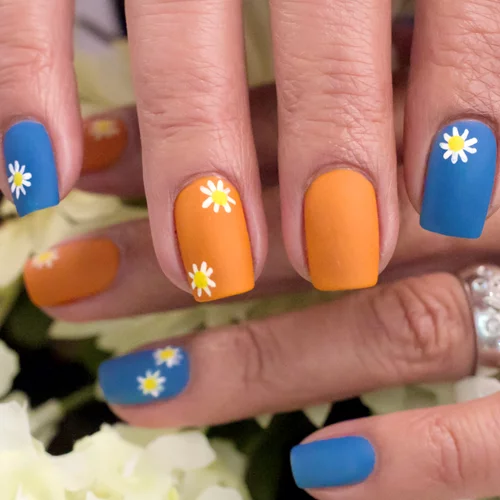 Μαργαρίτες στα νύχια το φθινόπωρο | Το nail art που κάνουν όλα τα it girls τώρα