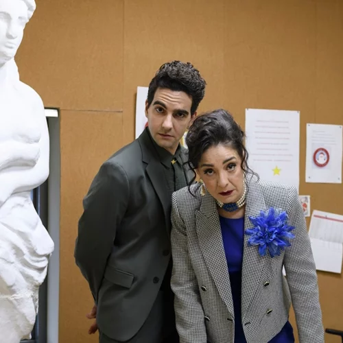 Ο "ανελέητος" Γιώργος Καπουτζίδης | Η μεγάλη επιστροφή του στο θέατρο