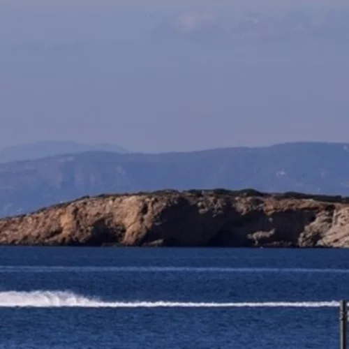 Άνδρος | "Γιατί μου κόψανε το χέρι;" - Συγκλονίζουν τα λόγια του 15χρονου που χτυπήθηκε από ταχύπλοο
