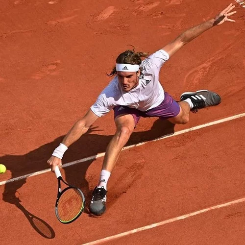 Ισοπεδωτικός ο Στέφανος Τσιτσιπάς! Νίκησε τον Μεντβέντεφ και μπήκε στους "4" του Roland Garros