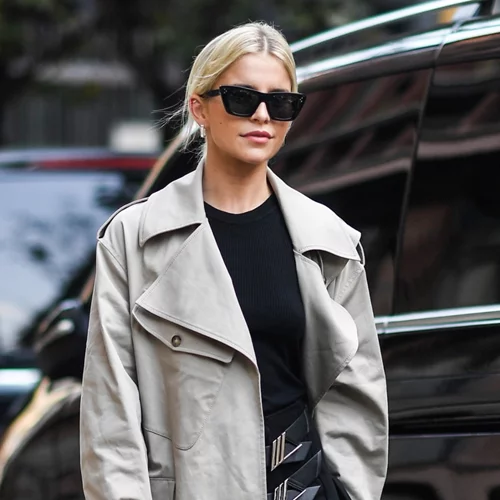 5 updated τρόποι για να φορέσεις τα sneakers το φθινόπωρο