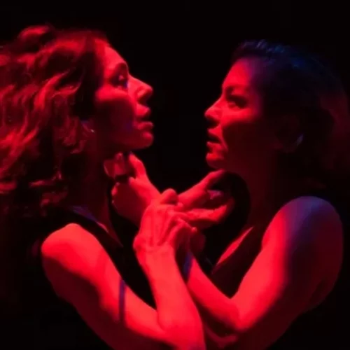 Έξι θεατρικές παραστάσεις επιστρέφουν