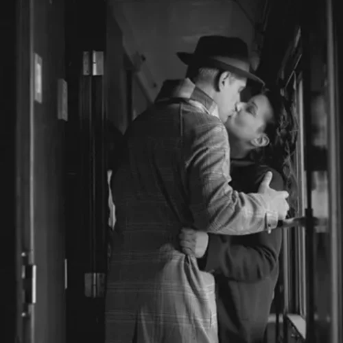 ''Μια μέρα όταν ήμασταν νέοι'' | Ένα έργο για την αγάπη και τις ανεκπλήρωτες υποσχέσεις στο Ίδρυμα Μιχάλης Κακογιάννης