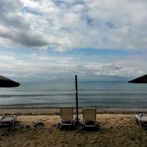 Καιρός | Έως τους 30 βαθμούς η θερμοκρασία - Δυνατοί άνεμοι έως 8 μποφόρ στο Αιγαίο