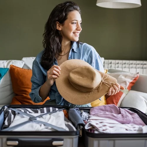 Πέντε χρήσιμες συμβουλές για να οργανώσεις έξυπνα τη βαλίτσα των διακοπών