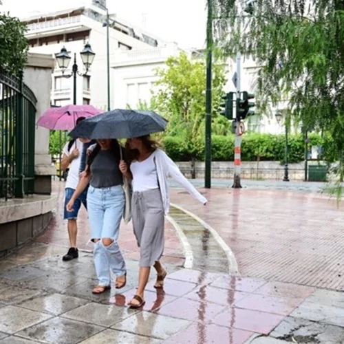 Καιρός | Τοπικές βροχές, καταιγίδες και άνοδος του υδράργυρου - Πότε πέφτει ξανά η θερμοκρασία