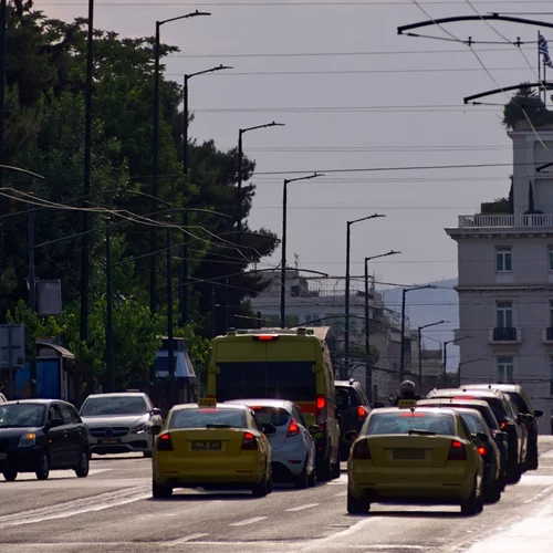 Καιρός | Σαββατοκύριακo με ισχυρούς νοτιάδες, σκόνη και υψηλές θερμοκρασίες - Πού αναμένονται βροχές