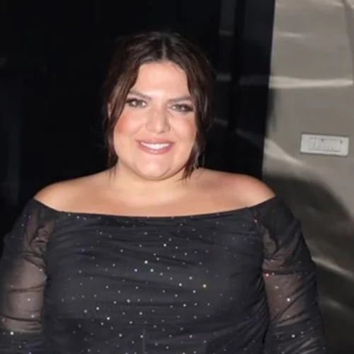 Βραδινή έξοδος για τη Δανάη Μπάρκα | Με leather μίνι φούστα και σιθρού τοπ