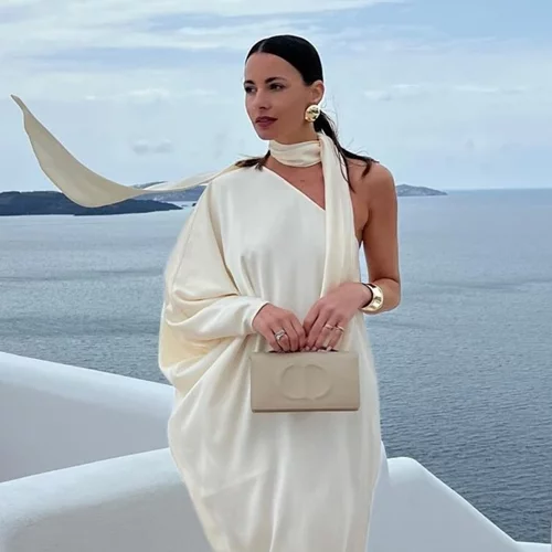 Τι φορούν οι διάσημες fashionistas στις διακοπές τους στην Ελλάδα