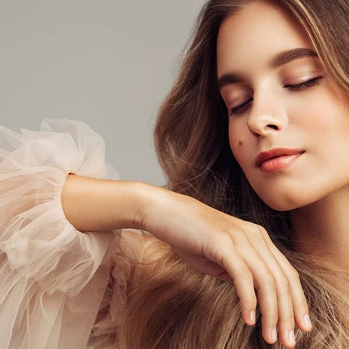 5 φρέσκα αρώματα που θα γίνουν ανάρπαστα τη νέα σεζόν