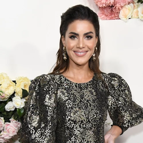 10 glam looks για να υποδεχτείς με στιλ το 2025