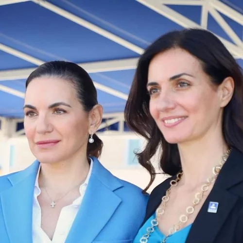 Όλγα Κεφαλογιάννη | Με την Αναπληρώτρια Περιφερειάρχη Αττικής, Χριστίνα Κεφαλογιάννη, στην παρέλαση της Αθήνας