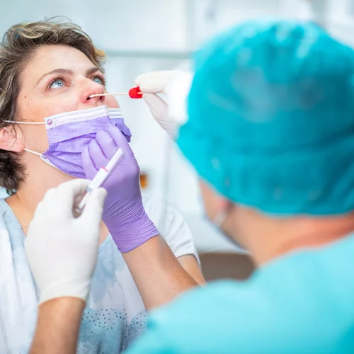 Κορονοϊός: Συναγερμός για νέα κρούσματα της ινδικής μετάλλαξης στη χώρα - Την Πέμπτη οι ανακοινώσεις του ΕΟΔΥ