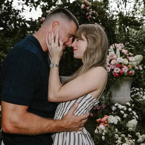H Taylor Swift & ο Travis Kelce παντρεύονται! Οι παραμυθένιες φωτογραφίες & το εντυπωσιακό μονόπετρο