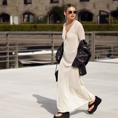 Πώς θα φορέσεις τα πιο δημοφιλή παπούτσια του καλοκαιριού