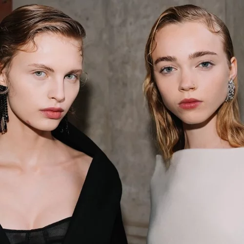 Πώς θα προστατεύσεις αποτελεσματικά τα βαμμένα σου μαλλιά στις καλοκαιρινές διακοπές