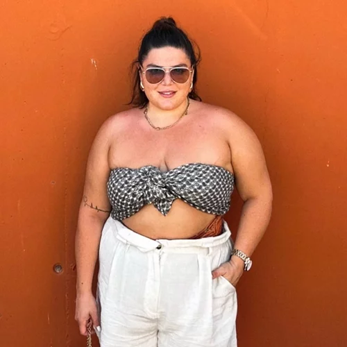 Η Δανάη Μπάρκα δημοσίευσε ένα υποβρύχιο βίντεο με τις βουτιές της σε ένα από τα ομορφότερα νησιά της Ελλάδας