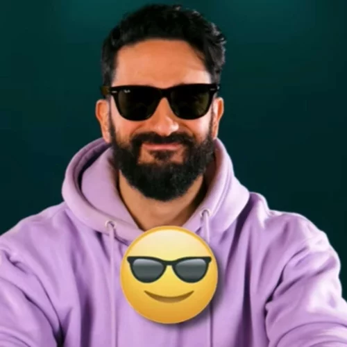 Πώς θα ήταν η ζωή μας αν μιλούσαμε μόνο με emoji, σύμφωνα με τον Διονύση Ατζαράκη