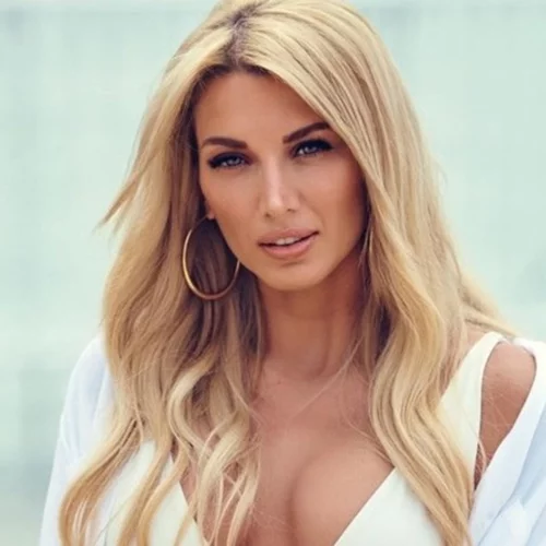 Κωνσταντίνα Σπυροπούλου | Το νέο στιγμιότυπο που "κρύβει" εντέχνως την κοιλιά της εν μέσω φημών εγκυμοσύνης