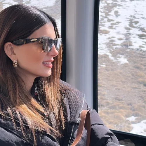 Η Σταματίνα Τσιμτσιλή σε οικογενειακή απόδραση για σκι σε χιονοδρομικό | Το κομψό Après Ski στιλ της